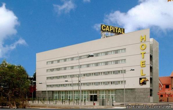 Hotel Capital 로비고 외부 사진
